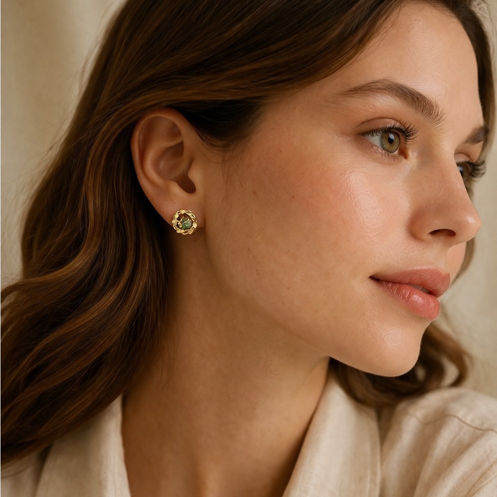 Vintage 60s 70s Gold Tone Green Stone Clip Earrings | Mid Century Brutalist Boho - Picture 2 of 9